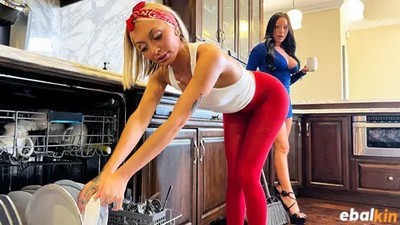 Горничные, Качество HD, Новинки 2023, Chloe Temple, Jennifer White, MomsLickTeens, RealityKings, Вибратор, На кухне, Подглядывают, Соблазнение,
